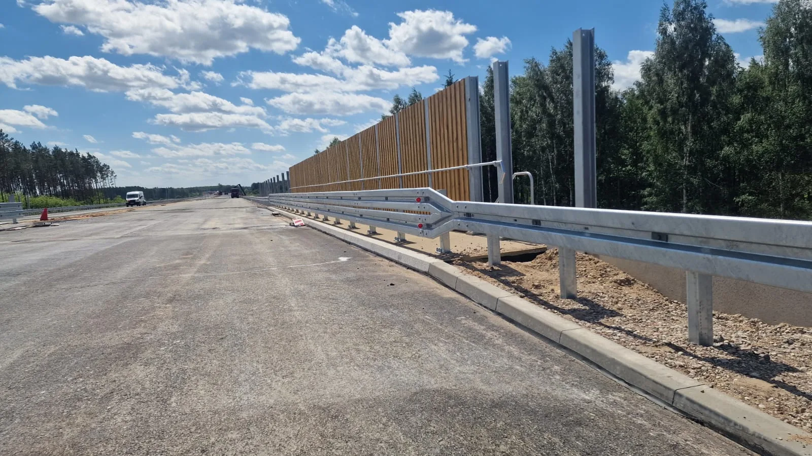 Bariera energochłonna na łuku drogi wojewódzkiej